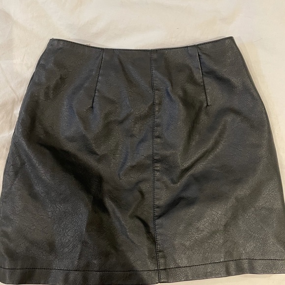 Mini Black Zip Up Skirt - Picture 3 of 4